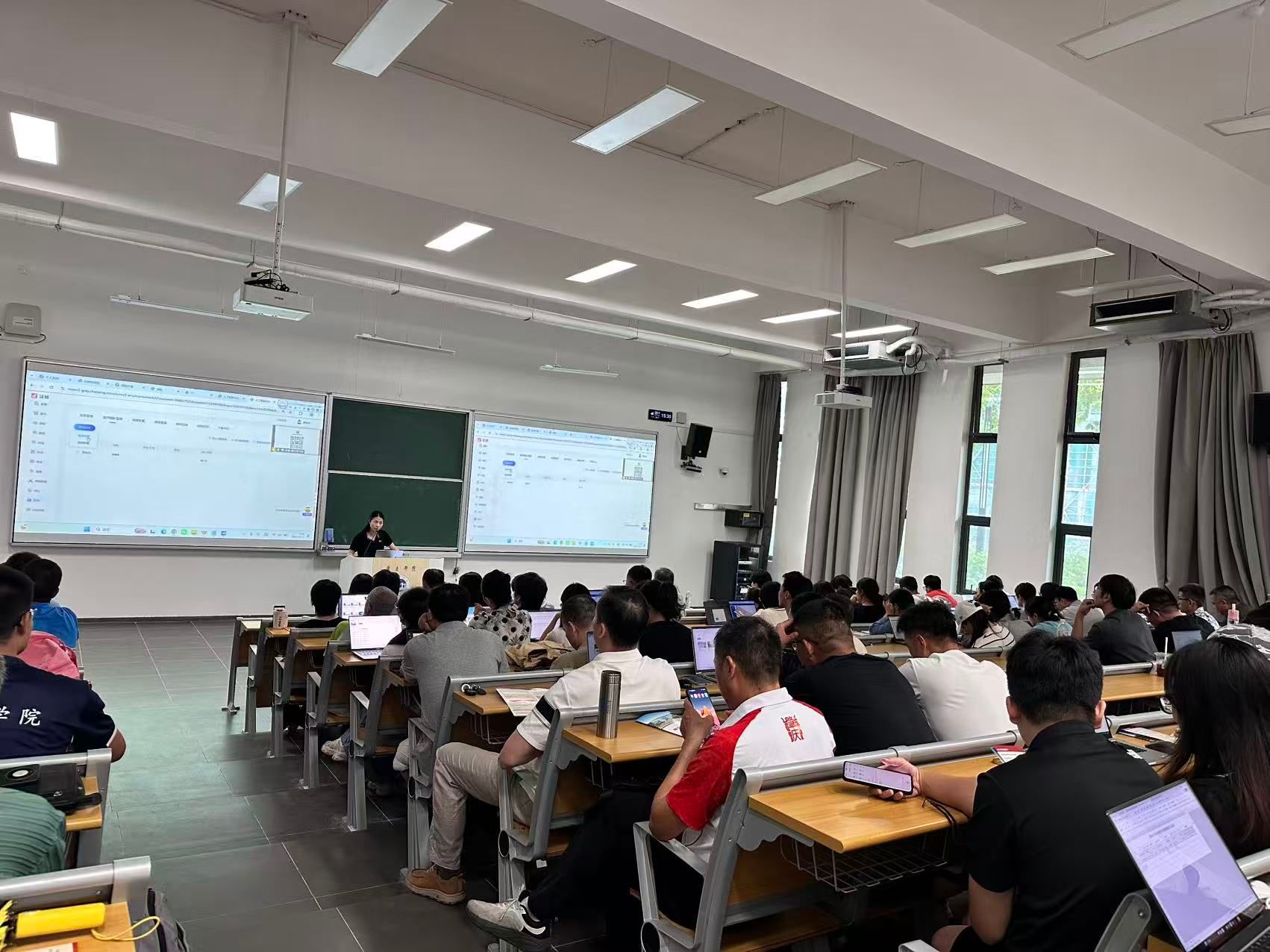 【2026年10月22日】我校开展基于砚园数智教学云平台课程目标达成度评价模块培训