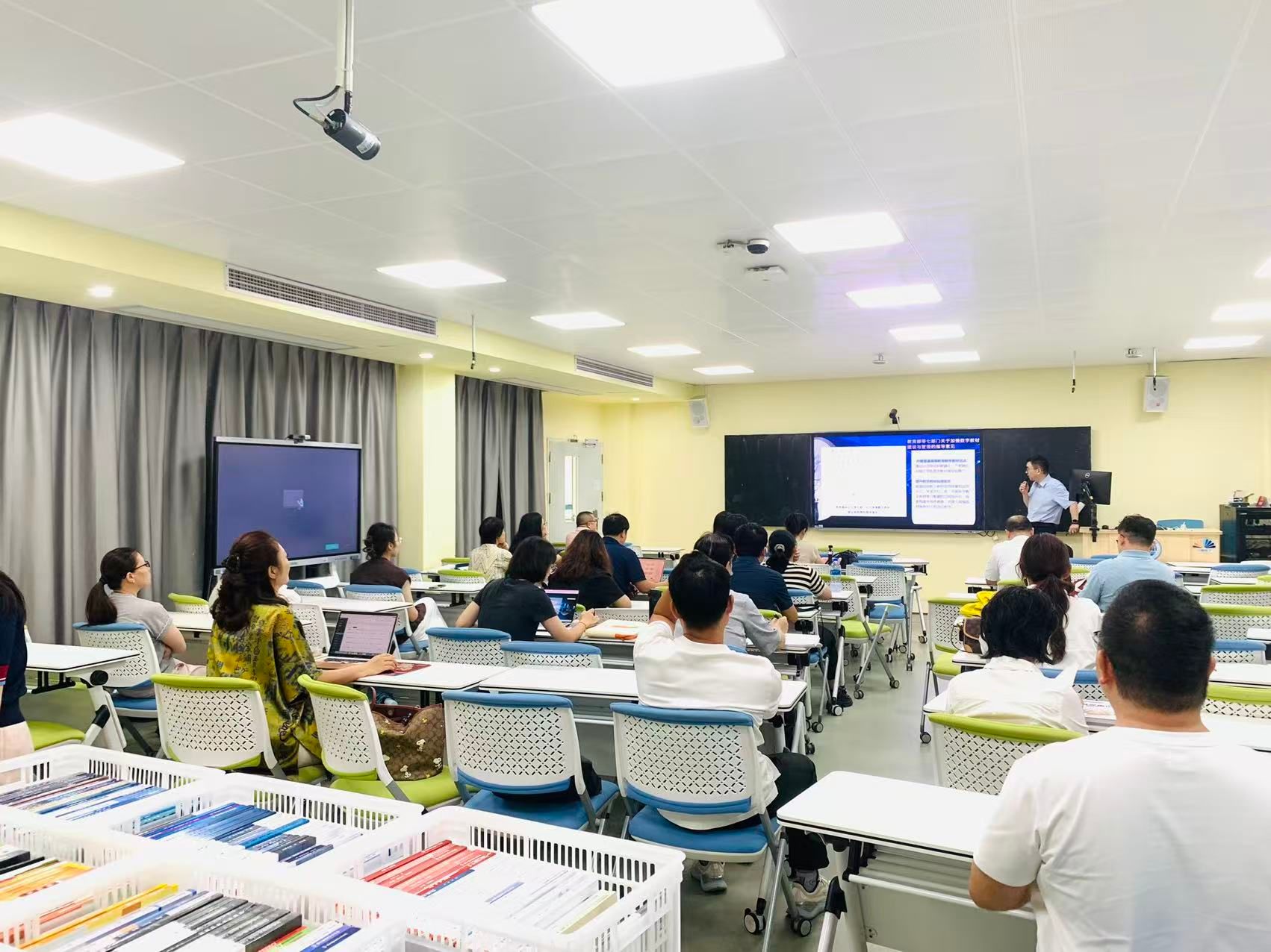 【2026年10月16日】我校举办数字教材建设专题培训会