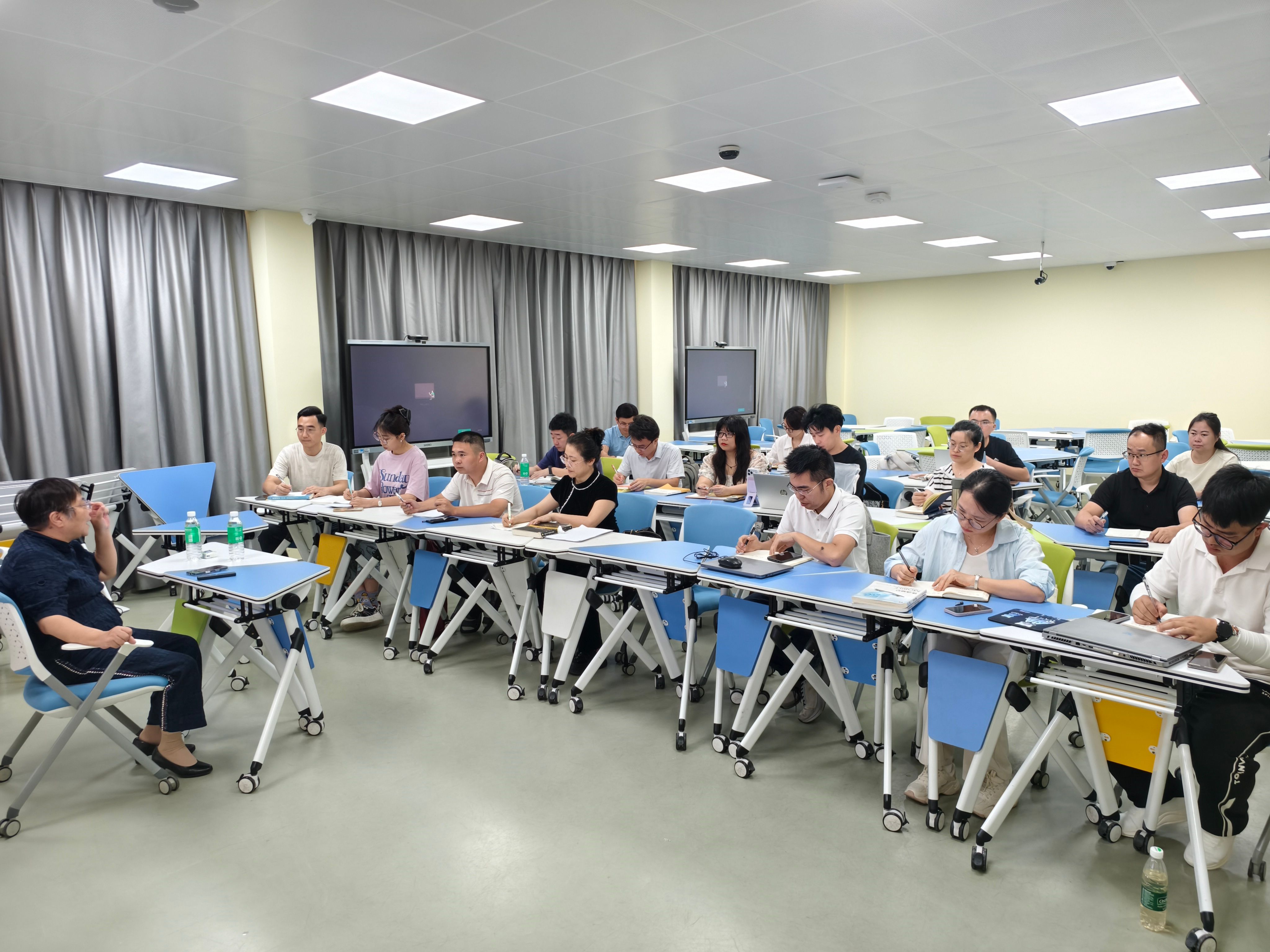 【2026年06月11日】我校举办青年教师教学竞赛专题培训