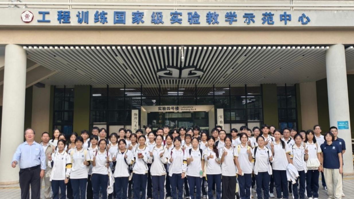 【2025年11月04日】广工帮扶：探秘先进制造技术，共探人工智能教育